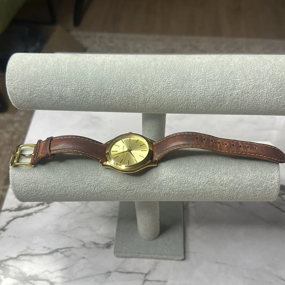 Michael Kors Womens Classic Gold Wristwatch
